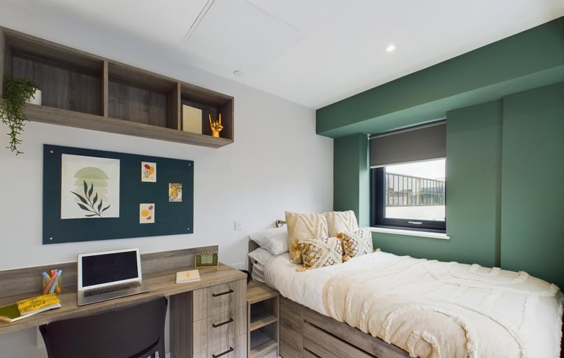 Superior Ensuite Plus, Crown Place, St Ann's Well Road, The Old Meadows, Nottingham - Image 1