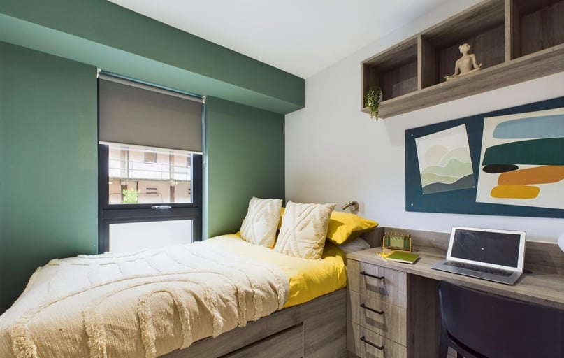 Luxury Ensuite, Crown Place, St Ann's Well Road, The Old Meadows, Nottingham - Image 1