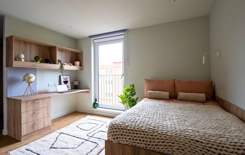 Deluxe Studio, Greenmarket Studios, 6 South Marketgait, City Centre, Dundee - Image 1