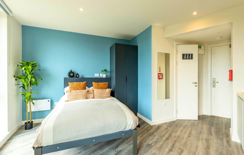 Gold Extra Studio, Pershore Junction, 1-3 Dogpool Lane, Selly Park, Birmingham - Image 1