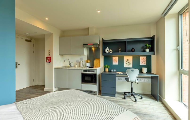 Gold Extra Studio, Pershore Junction, 1-3 Dogpool Lane, Selly Park, Birmingham - Image 1