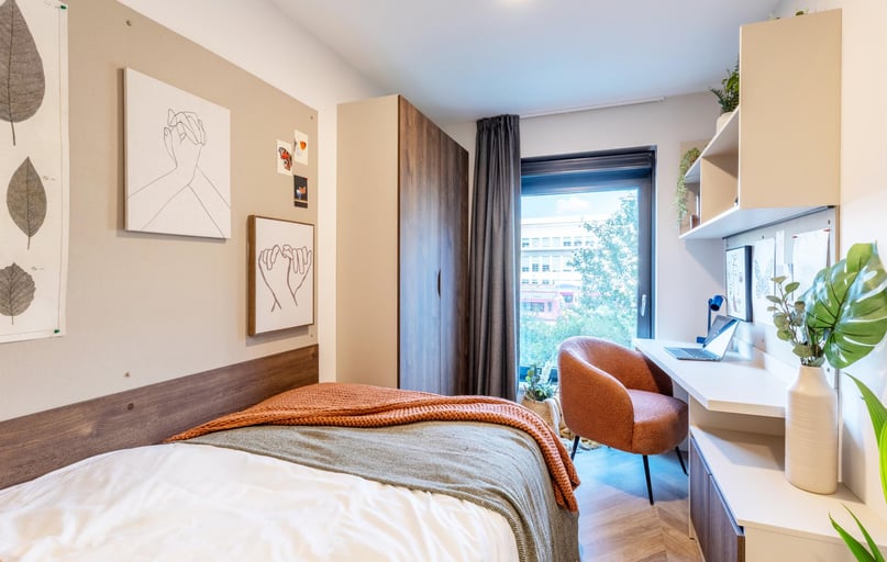 Classic Plus Ensuite, The Place, 33 Queens Road, City Centre, Nottingham - Image 1