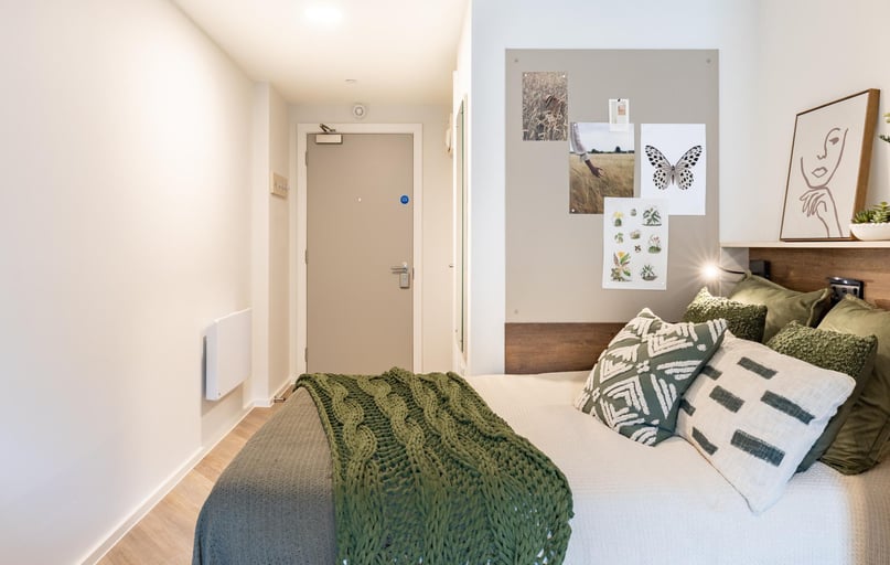 Gold Studio, The Place, 33 Queens Road, City Centre, Nottingham - Image 1