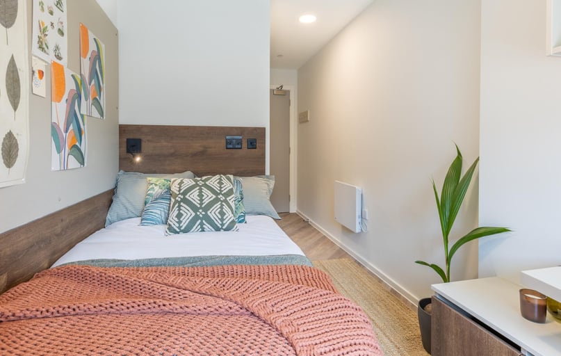 Platinum Ensuite, The Place, 33 Queens Road, City Centre, Nottingham - Image 1