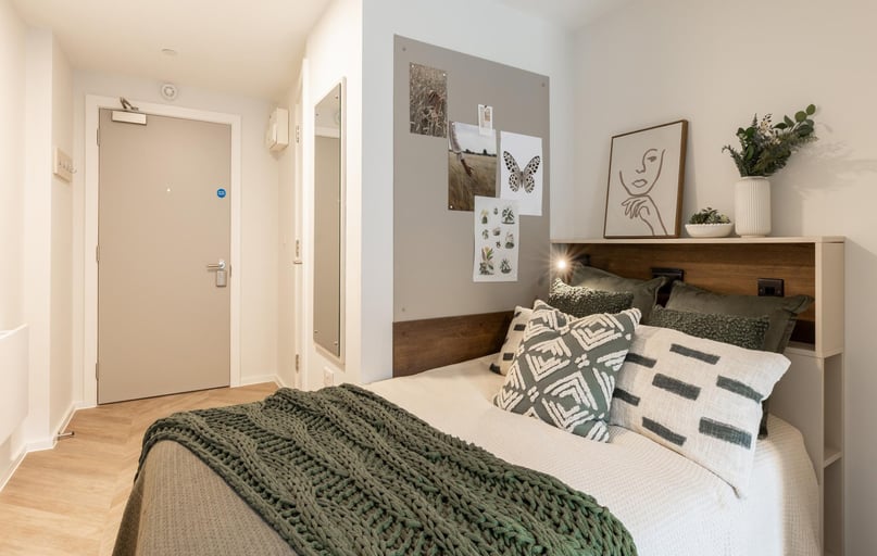 Silver Studio, The Place, 33 Queens Road, City Centre, Nottingham - Image 1