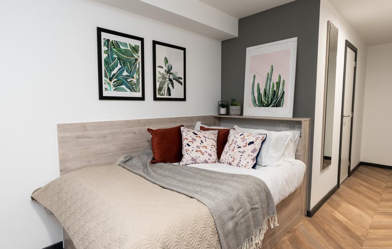 Bronze En Suite, Steelworks, 29 Rockingham Street, City Centre, Sheffield - Image 1