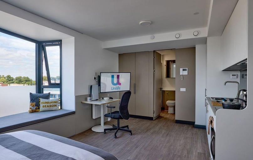 VIP, Bargate House, 31 High Street, City Centre, Southampton - Image 1