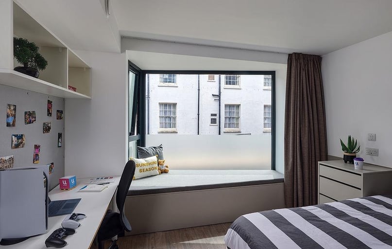 Classic Plus, Bargate House, 31 High Street, City Centre, Southampton - Image 1