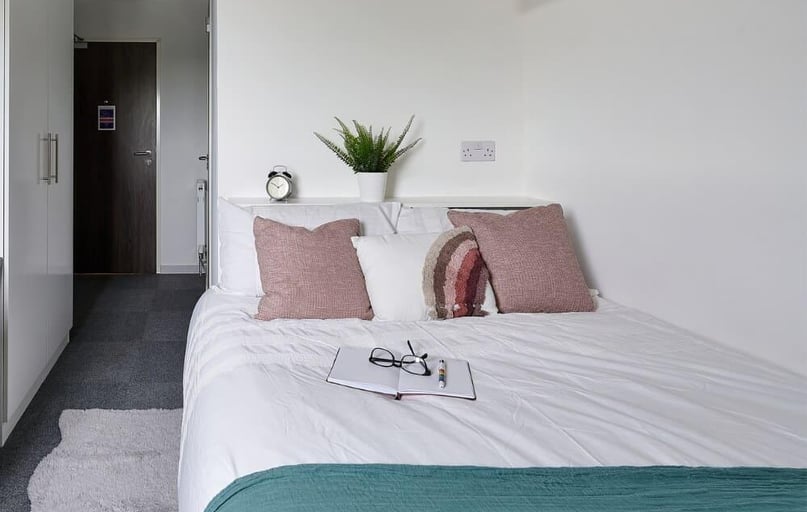 Standard Ensuite, Frobisher House, 64-66 Ebrington Street, Mutley, Plymouth - Image 1