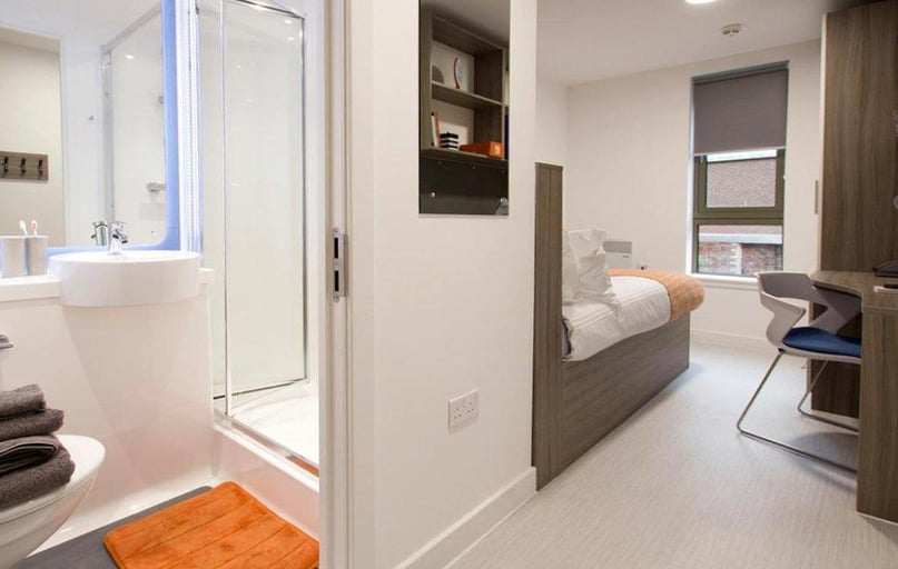 Silver Ensuite, Foundry Courtyard, 214 Kennedy Street, Glasgow Caledonian University, Glasgow - Image 1