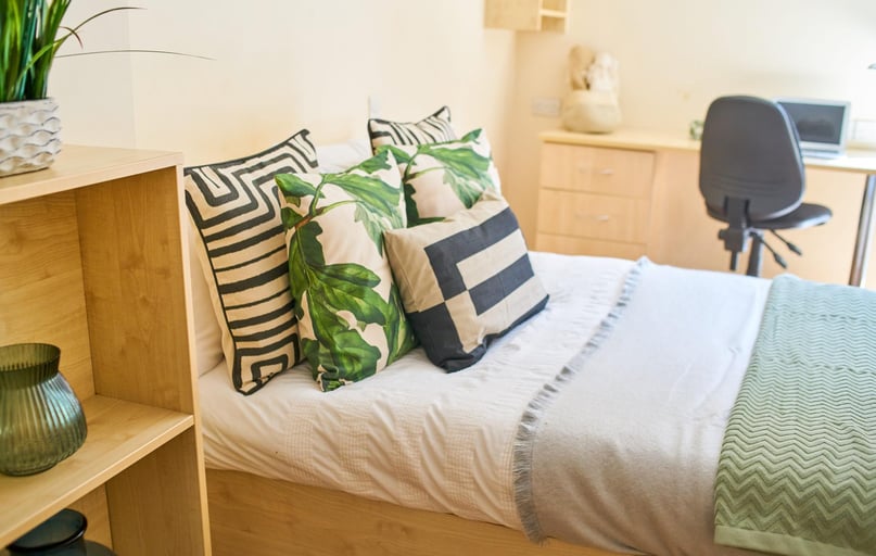 Gold Ensuite, Rockingham House, Broad Lane, City Centre, Sheffield - Image 1