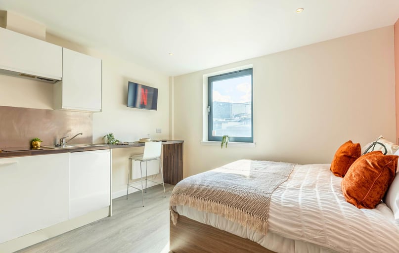 Classic Plus Studio, Gallery Apartments, 2 Port Dundas Place, City Centre, Glasgow - Image 1