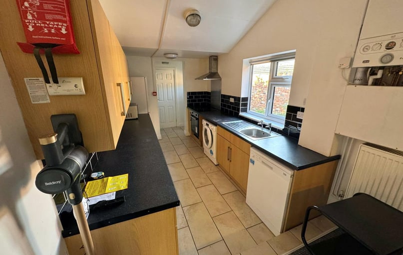 West Parade, West End, Lincoln - Image 1