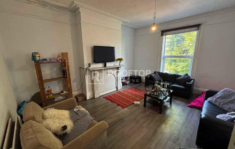 Hyde Park Terrace, Hyde Park, Leeds - Image 1