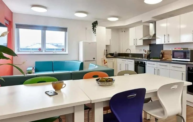Deluxe Ensuite, Frobisher House, 64-66 Ebrington Street, Mutley, Plymouth - Image 1