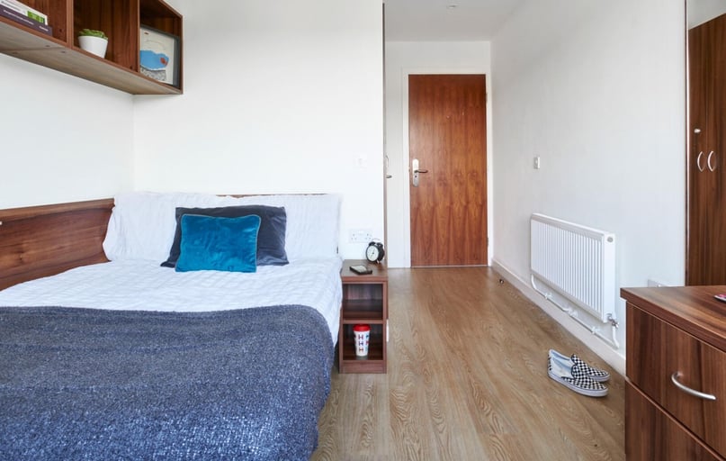 Standard Ensuite, The Printworks, Western Way, Newtown, Exeter - Image 1