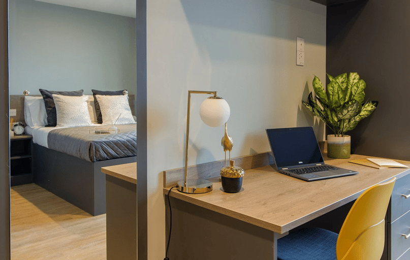 Deluxe 2 Bed Apartment, Symons House, Belgrave Street, Burley Park, Leeds - Image 1