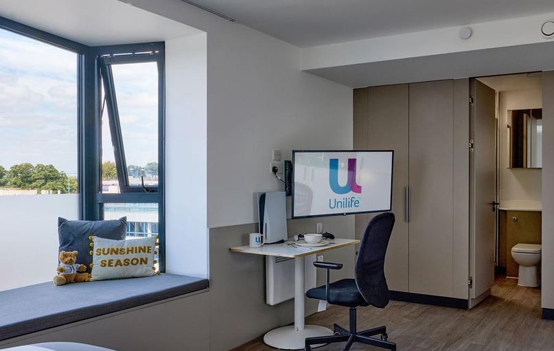 VIP Plus, Bargate House, 31 High Street, City Centre, Southampton - Image 1