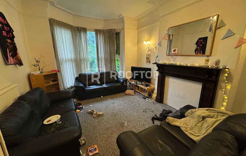 Belle Vue Road, Hyde Park, Leeds - Image 1