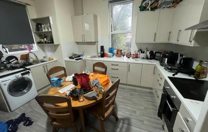 Ash Grove, Hyde Park, Leeds - Image 1