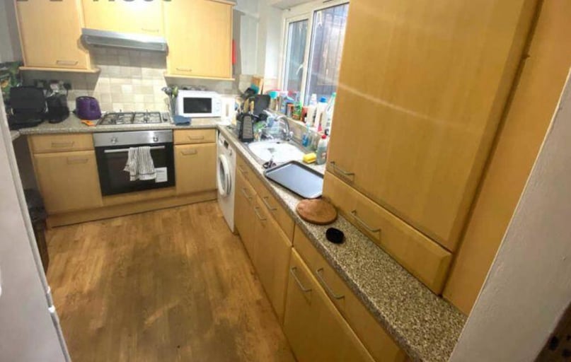 Hyde Park Close, Hyde Park, Leeds - Image 1