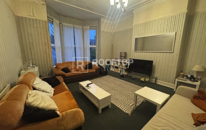 Belle Vue Road, Hyde Park, Leeds - Image 1