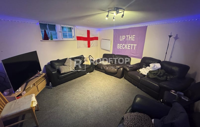 Regent Park Avenue, Rampart Road, Leeds - Image 1