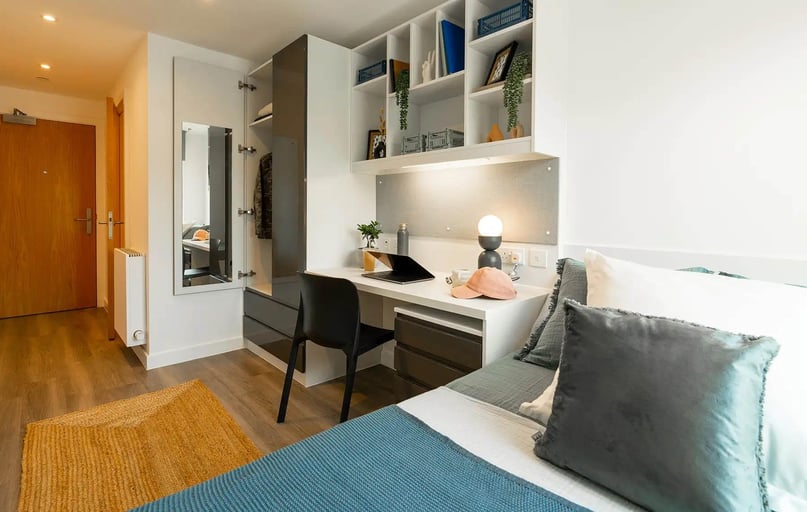 Luxe Ensuite, Currus Court, Rhodaus Town, City Centre, Canterbury - Image 1