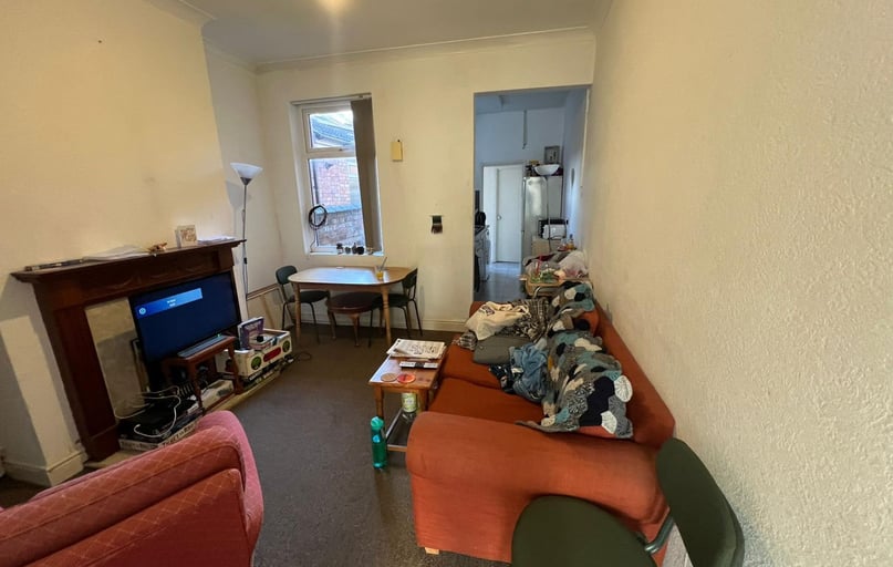 Clarendon Park Road, Clarendon Park, Leicester - Image 1