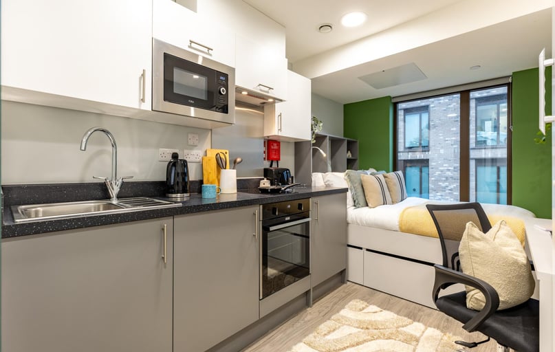 Gold Plus Studio, Venue Studios, 333-337 New Cross Road, Lewisham, London - Image 1