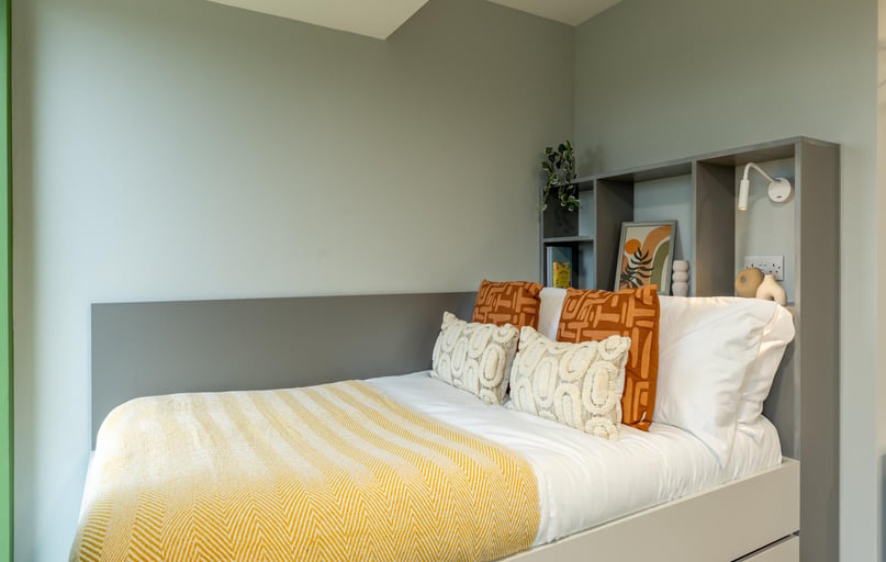 Platinum Plus Studio, Venue Studios, 333-337 New Cross Road, Lewisham, London - Image 1