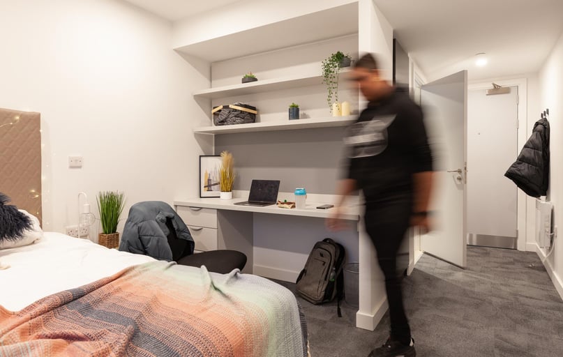 true Apartment - 5 Bedrooms, true Swansea, Morfa Road, City Centre, Swansea - Image 1