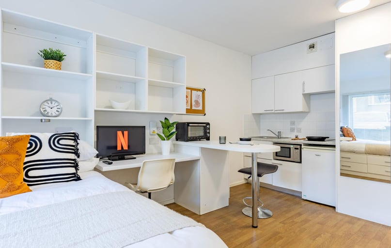 Classic Studio with Terrace, St Augustine's House, Alexandra Road, Mutley, Plymouth - Image 1