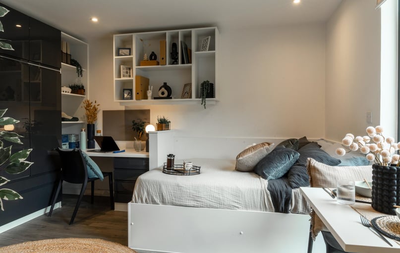 Luxe Plus Studio - (Premium Studio), Palamon Court, Rhodaus Town, City Centre, Canterbury - Image 1