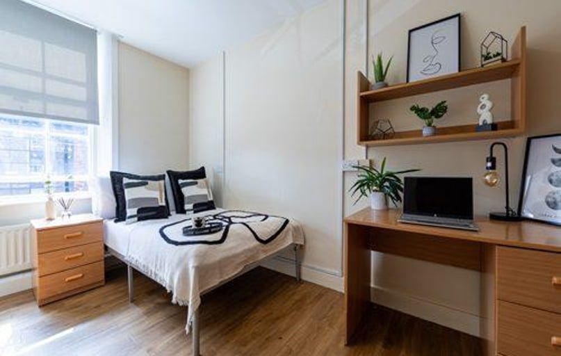 Gold Non Ensuite, Garth Heads, Off Melbourne Street, City Centre, Newcastle - Image 1