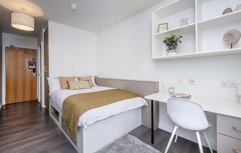 Premier Ensuite, Charles Morton Court, 37-43 Green Lanes, Newington Green, London - Image 1