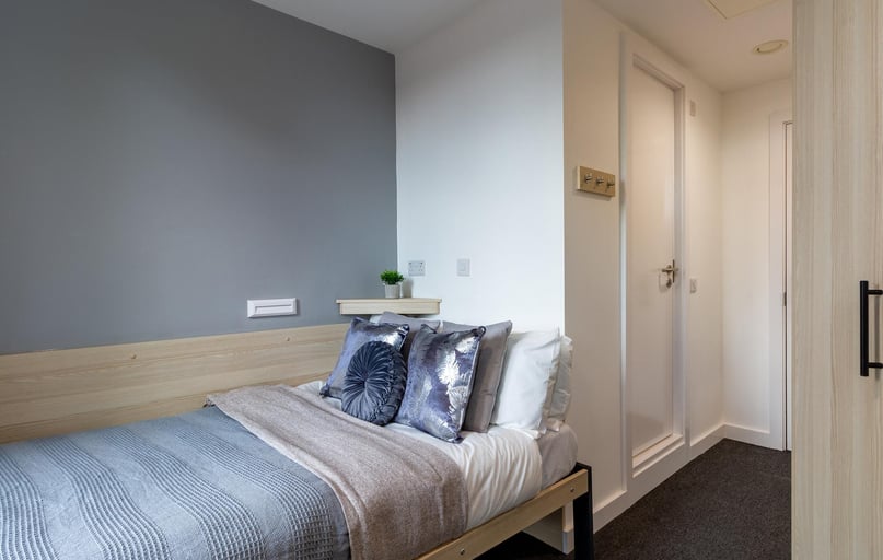 Classic Plus 4 Bed Ensuite, Straits Village, 123 Huntingdon Street, The Old Meadows, Nottingham - Image 1