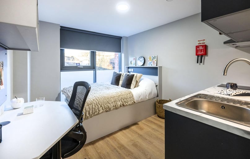 Classic Studio, Clyde Court, Jocelyn Square, City Centre, Glasgow - Image 1