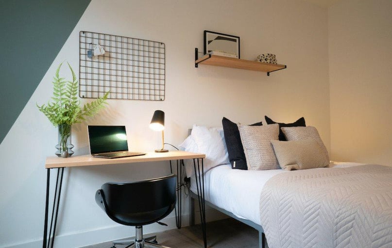 Cross Street, St Catherines, Lincoln - Image 1