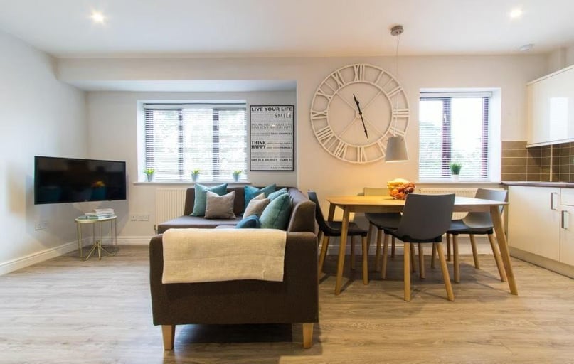 Victoria Court Mews, Hyde Park, Leeds - Image 1