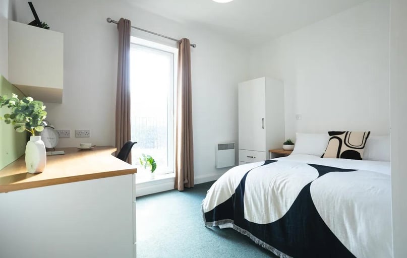 Accessible Ensuite, Riverside House, 100 Blackfriars Road, Salford, Manchester - Image 1