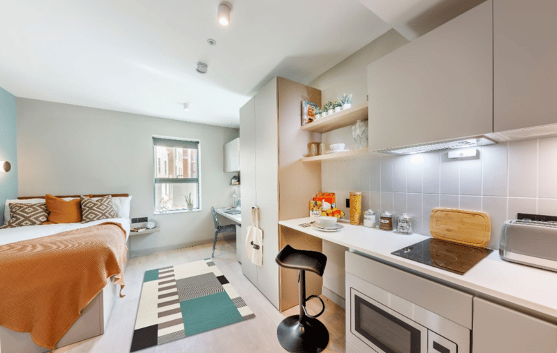 Premium Studio Plus, The Garage, 98 Harvest Road, Egham - Image 1