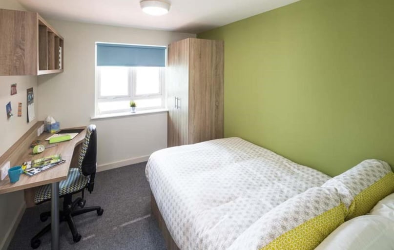 Deluxe Ensuite 3 Bed Cluster, Selly Oak Court, Elliott Road, Selly Oak, Birmingham - Image 1