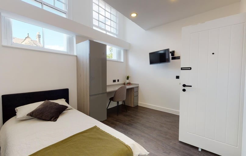 Graduation House, Beeston, Nottingham - Image 1