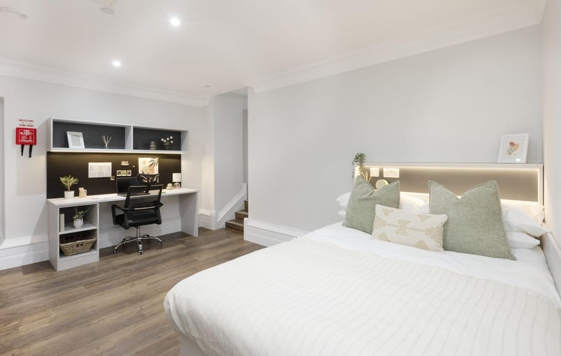 Deluxe Studio Plus, 26 Great George Street, City Centre, Leeds - Image 1