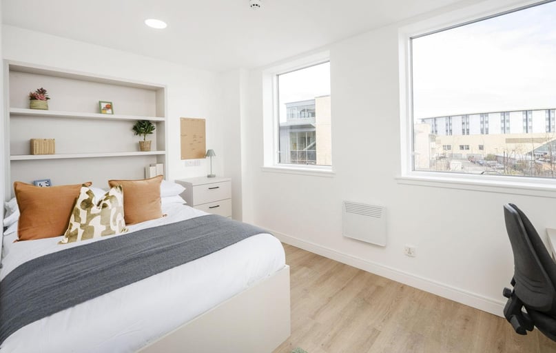 Deluxe Plus Studio, Discovery Studios, Greenmarket, West End, Dundee - Image 1