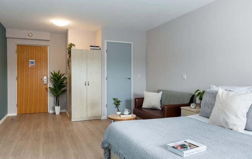 Gold En Suite, North Court, 1-82 North Road, Cathays, Cardiff - Image 1