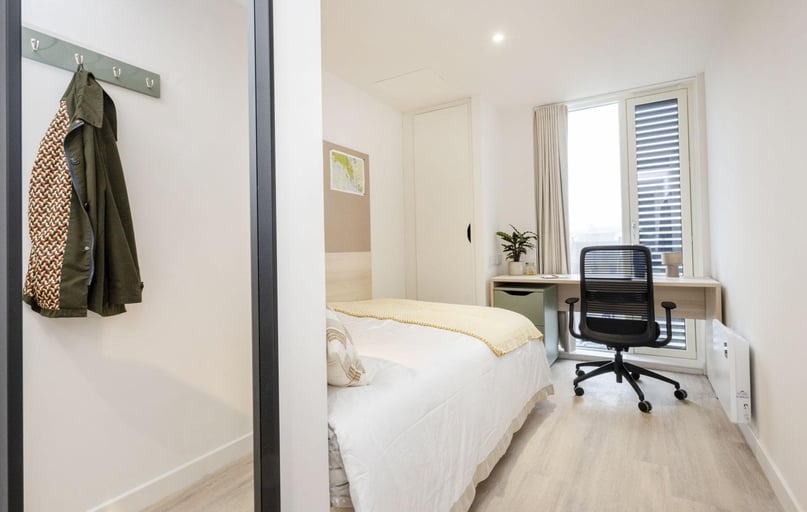 Classic En-suite, Parklands, 63 Brown Street, West End, Dundee - Image 1