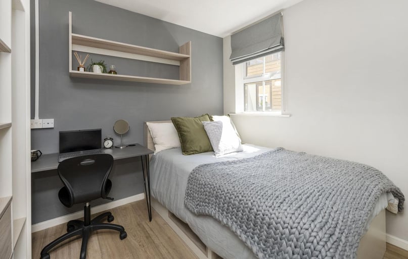 Classic 1 Bed Apartment, Emily Davies, Western Esplanade, Portswood, Southampton - Image 1