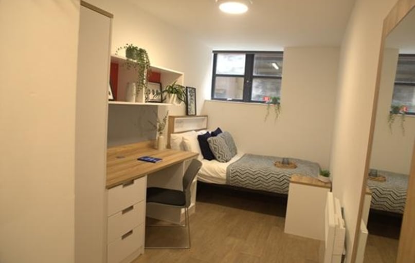 Silver Ensuite, Manchester Student Village, Lower Chatham Street, City Centre, Manchester - Image 1